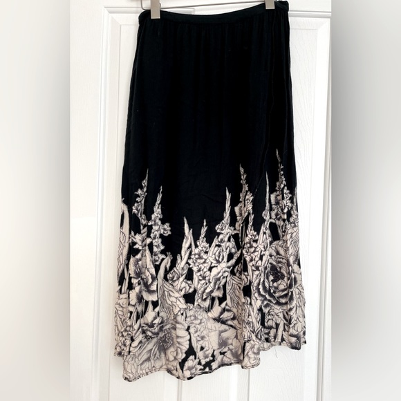 BILLABONG size Medium black and cream soft flowy skirt elastic flat front waist - Picture 2 of 6